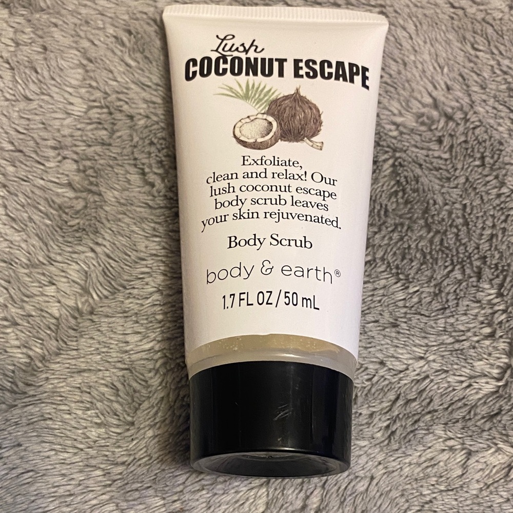 Body & Earth Lush Coconut Escape Body Scrub